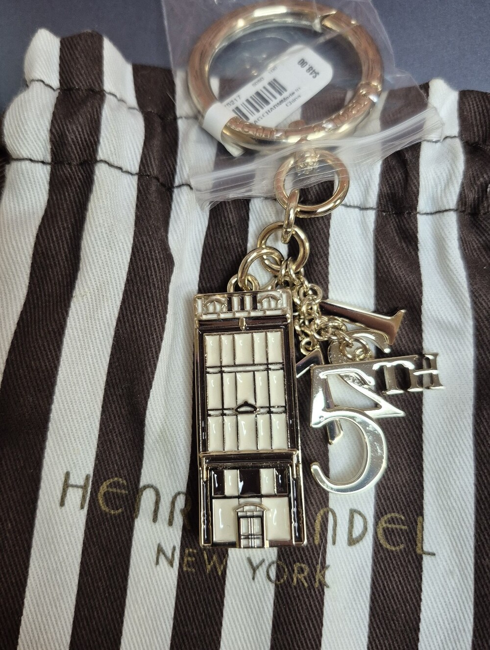 RAREST Henri Bendel Gold Flagship Store Keychain NWT - Picture 7 of 7
